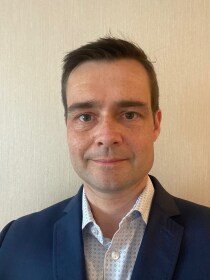 Portrait of staff member Dr Geoffrey Broadhead 